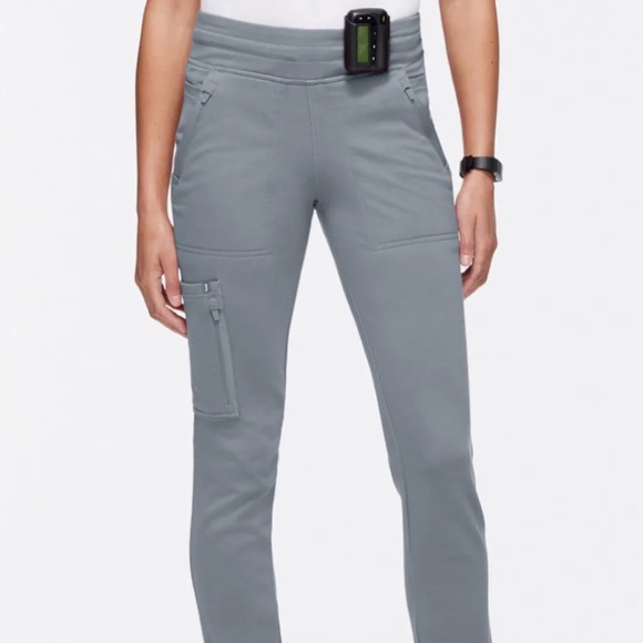 Jaanuu 10-Pocket Scrub Jogger - Burgundy - Picture 3 of 3